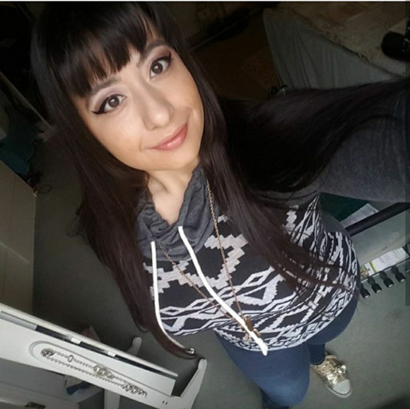 ✨Meet your Posher, Cristina✨ - Picture 6 of 6